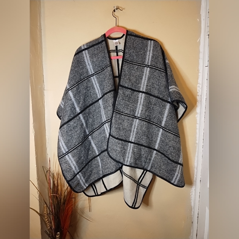 Gray Plaid Women's Cape/ Shawl Reversible‎ Beige One Size Fits Most